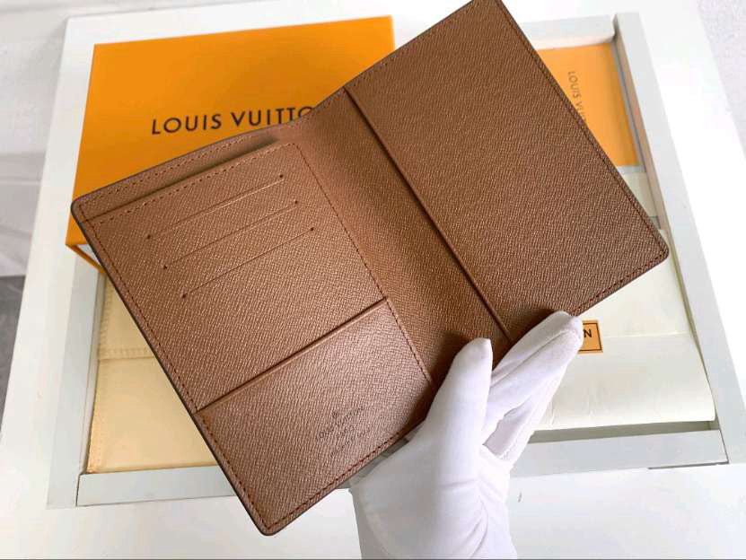 Louis Vuitton passport Cover