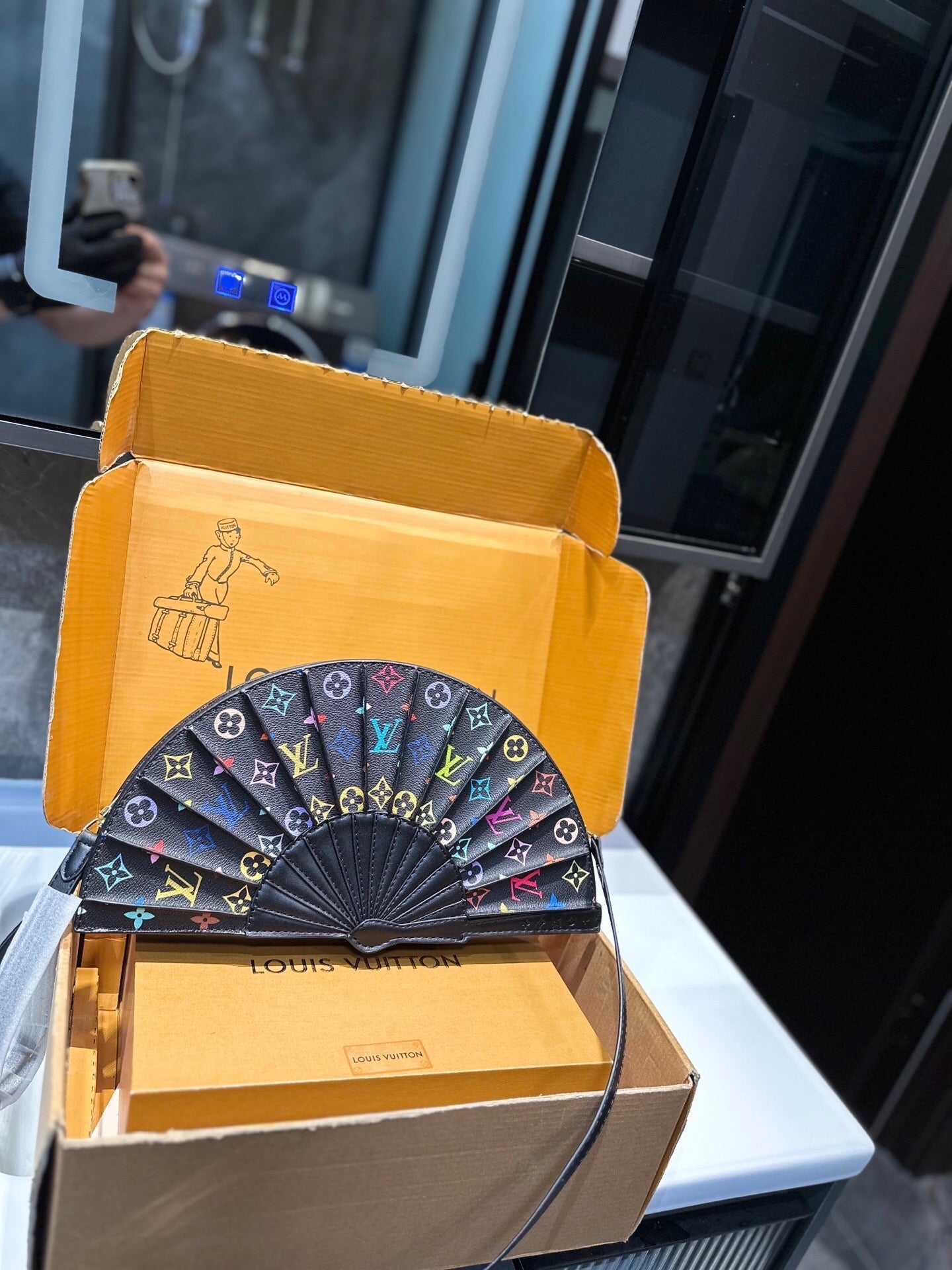 louis vuitton fan bag