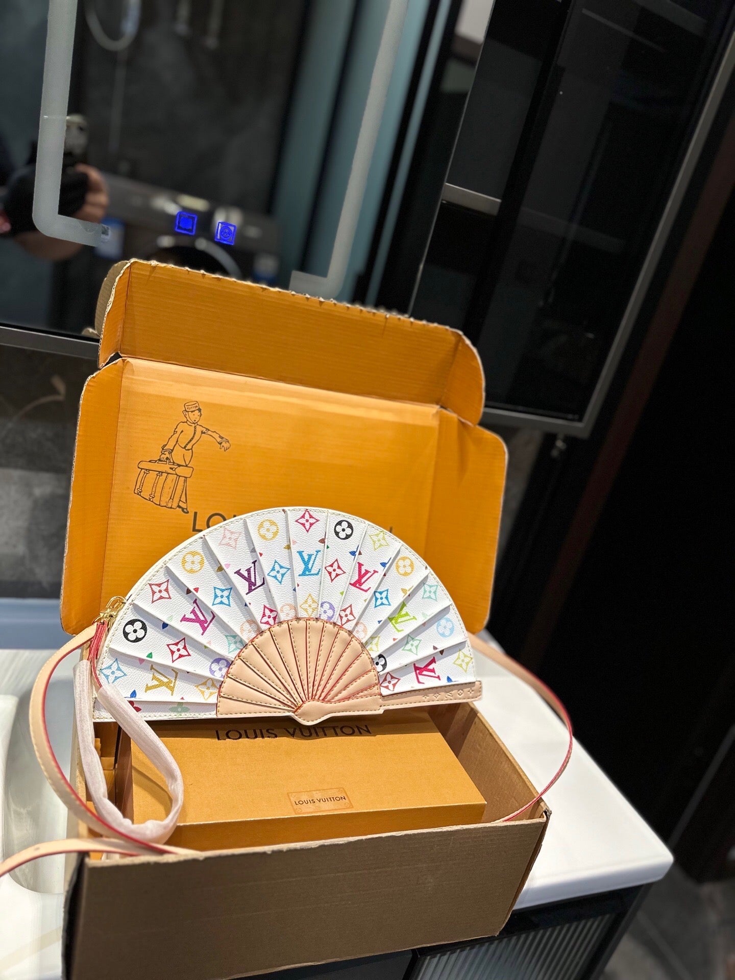 louis vuitton fan bag
