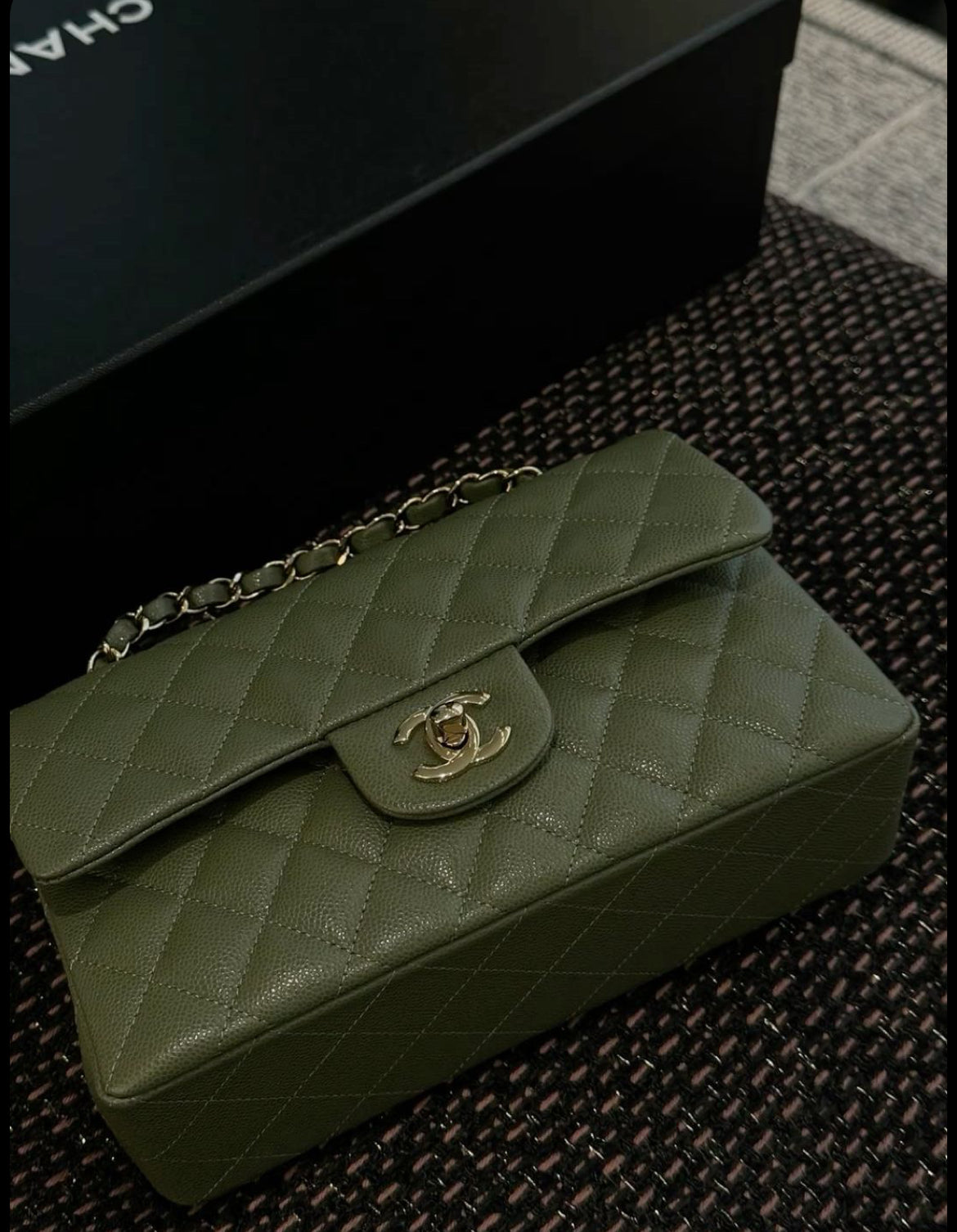 chanel classic bag - silver chain